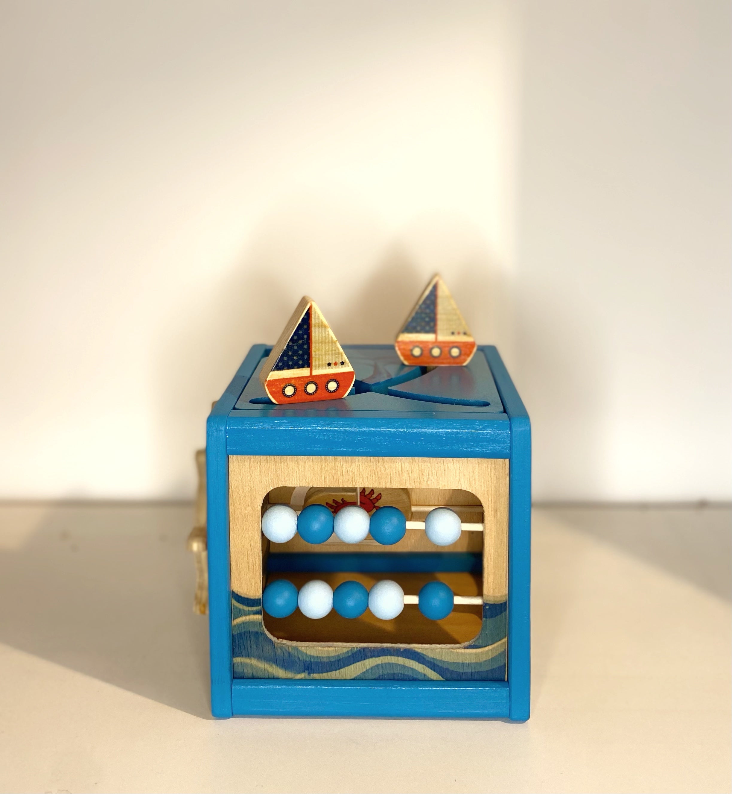 Cubo Sensorial Marino de Madera