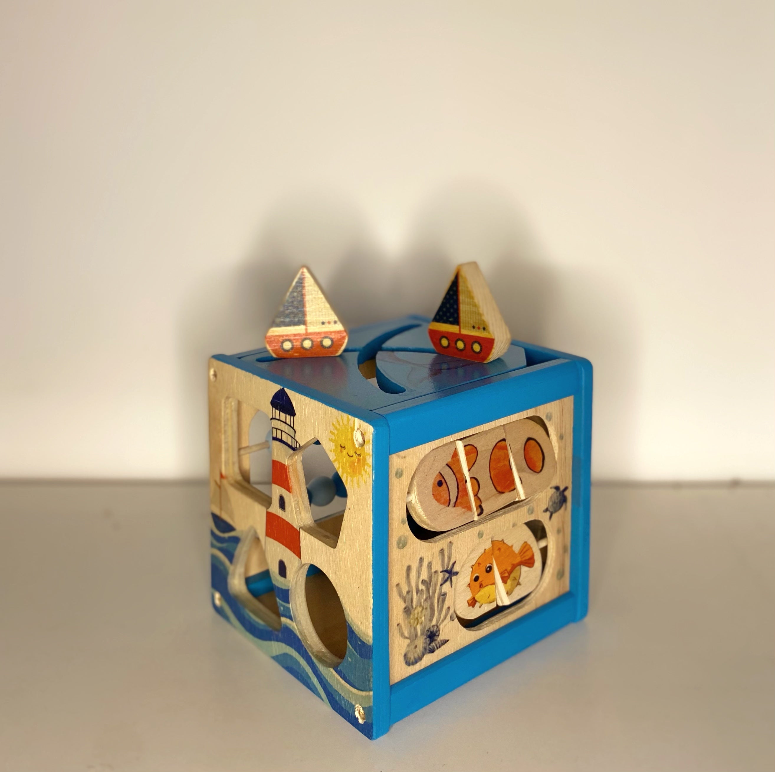 Cubo Sensorial Marino de Madera