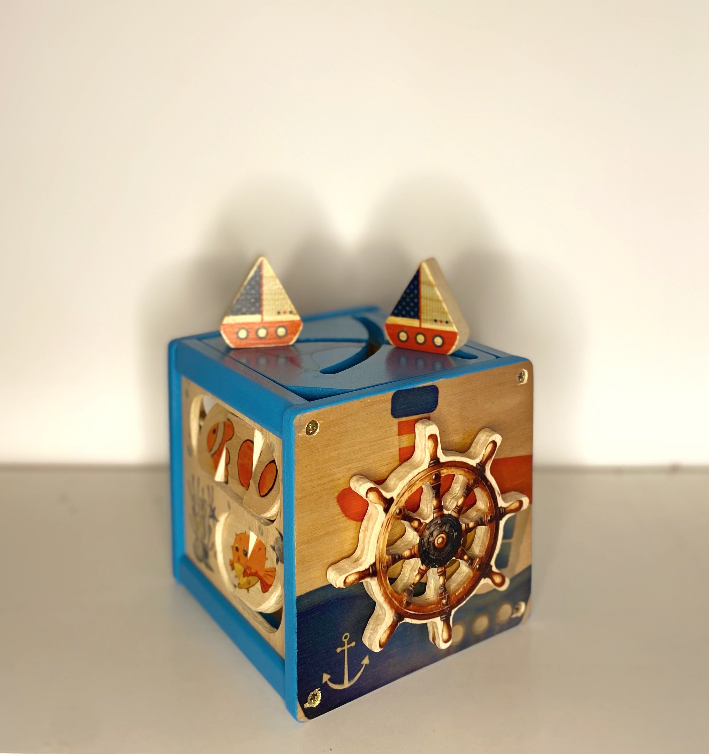 Cubo Sensorial Marino de Madera