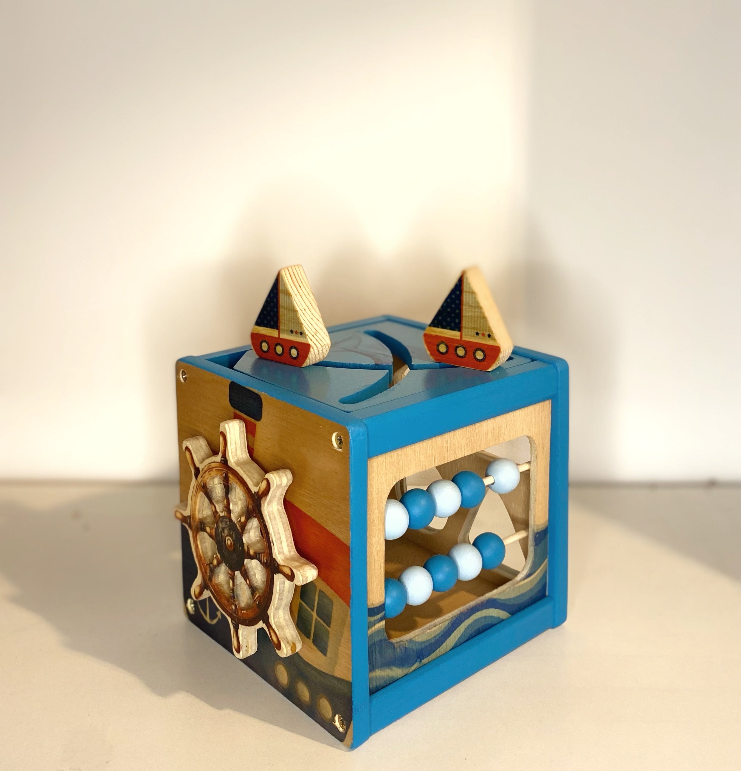Cubo Sensorial Marino de Madera
