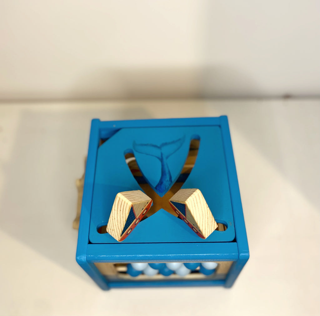 Cubo Sensorial Marino de Madera